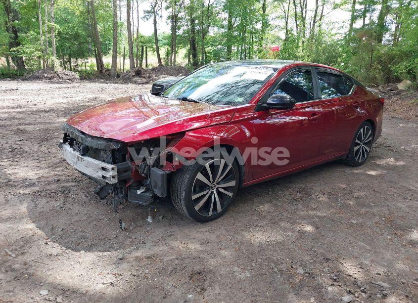Photo 2 of 2020 Nissan Altima SR FWD (VIN 1N4BL4CV6LC136513)