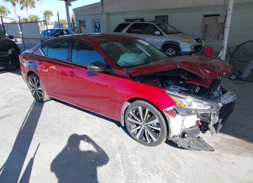 2020 Nissan Altima SR FWD (VIN 1N4BL4CV6LC168667) main photo