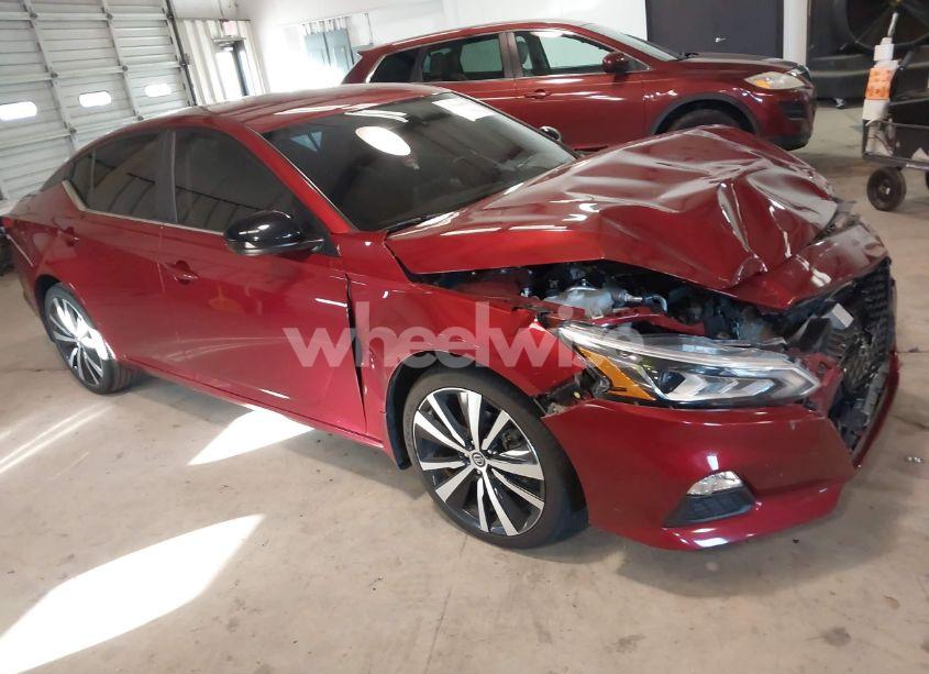 2020 Nissan Altima SR FWD (VIN 1N4BL4CV6LC168670) main photo