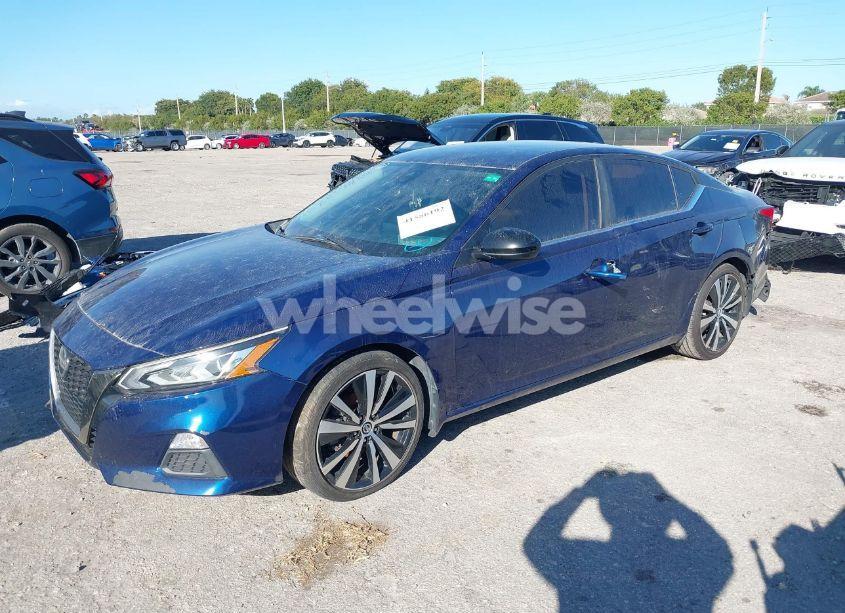 Photo 2 of 2020 Nissan Altima SR FWD (VIN 1N4BL4CV6LC169401)