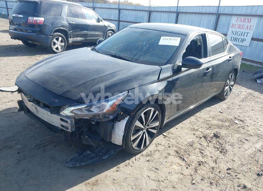 Photo 2 of 2020 Nissan Altima SR FWD (VIN 1N4BL4CV6LC187039)