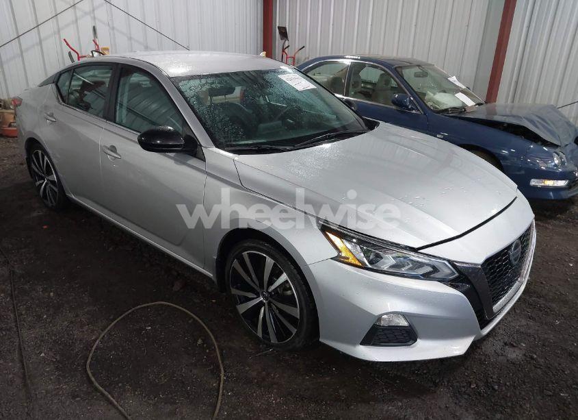 2020 Nissan Altima SR FWD (VIN 1N4BL4CV6LC280689) main photo