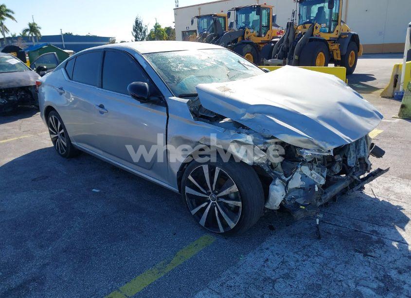 2021 Nissan Altima SR FWD (VIN 1N4BL4CV6MN418981) main photo