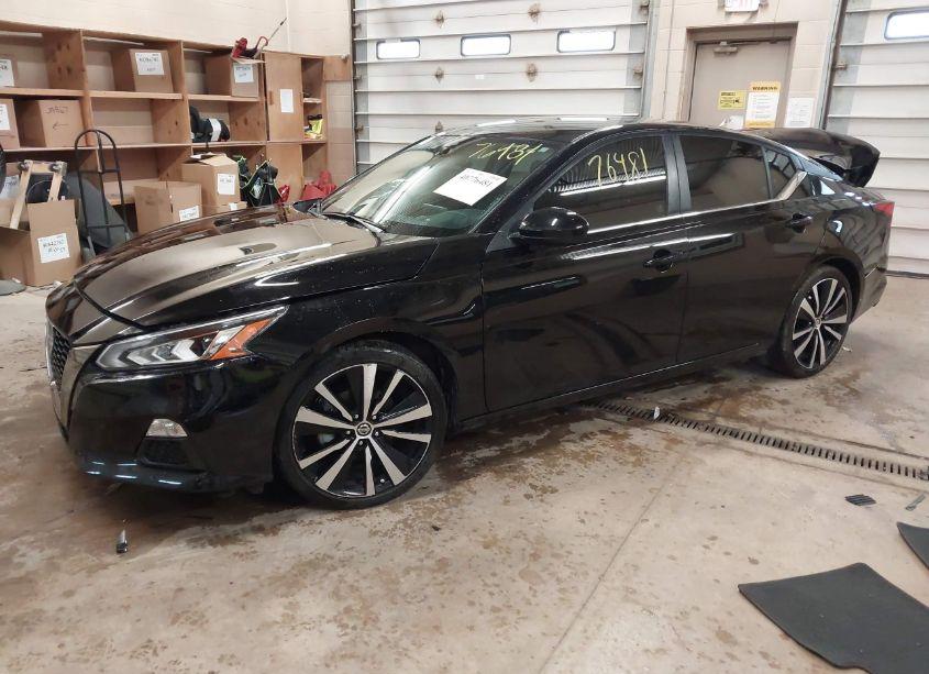 Photo 2 of 2022 Nissan Altima SR FWD (VIN 1N4BL4CV6NN332314)