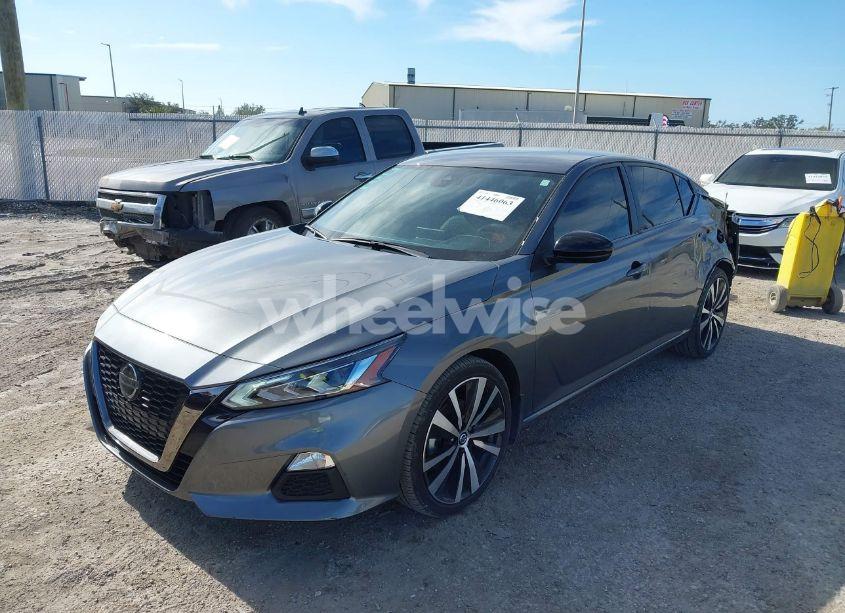 Photo 2 of 2022 Nissan Altima SR FWD (VIN 1N4BL4CV6NN342969)