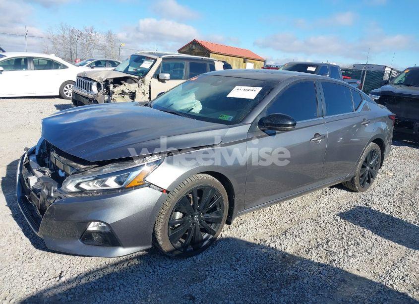 Photo 2 of 2022 Nissan Altima SR FWD (VIN 1N4BL4CV6NN379505)