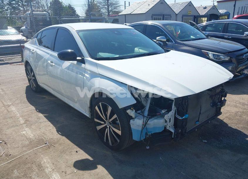 2022 Nissan Altima SR FWD (VIN 1N4BL4CV6NN404337) main photo