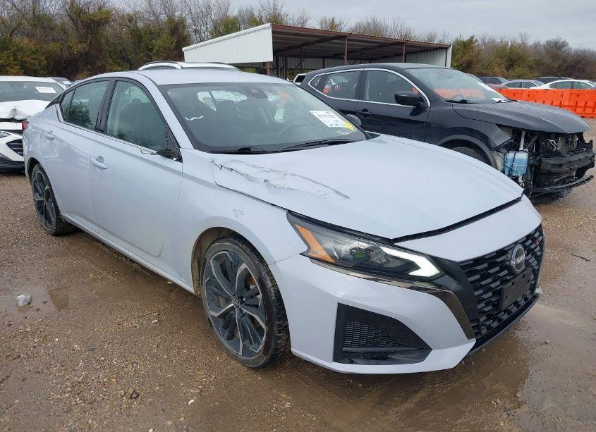 2023 Nissan Altima SR FWD (VIN 1N4BL4CV6PN361718) main photo