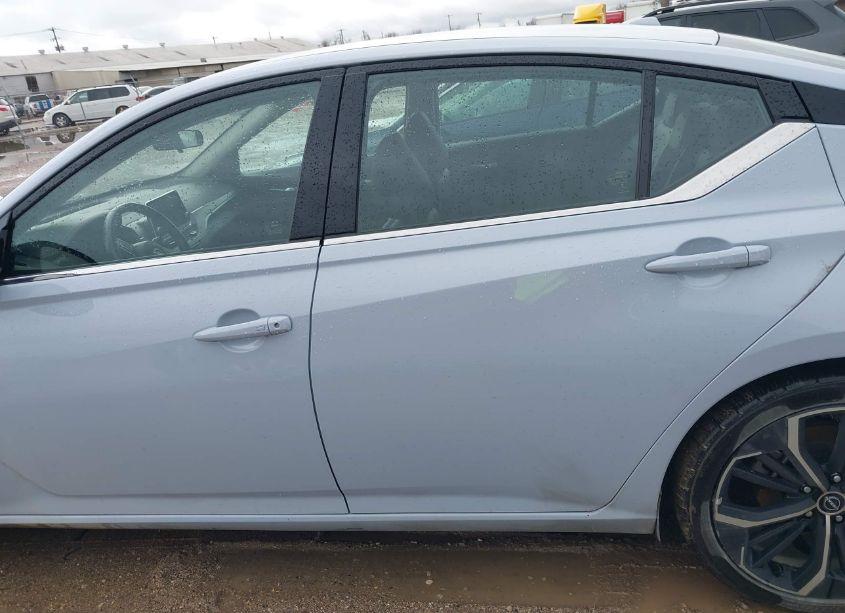 Photo 14 of 2023 Nissan Altima SR FWD (VIN 1N4BL4CV6PN361718)