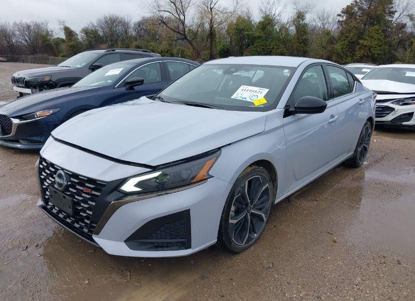 Photo 2 of 2023 Nissan Altima SR FWD (VIN 1N4BL4CV6PN361718)