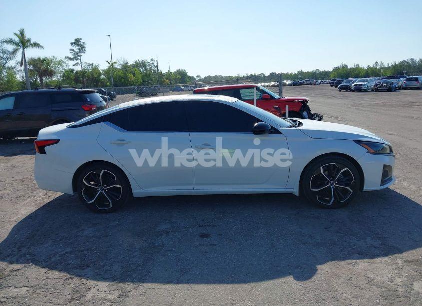 Photo 13 of 2023 Nissan Altima SR FWD (VIN 1N4BL4CV6PN423635)