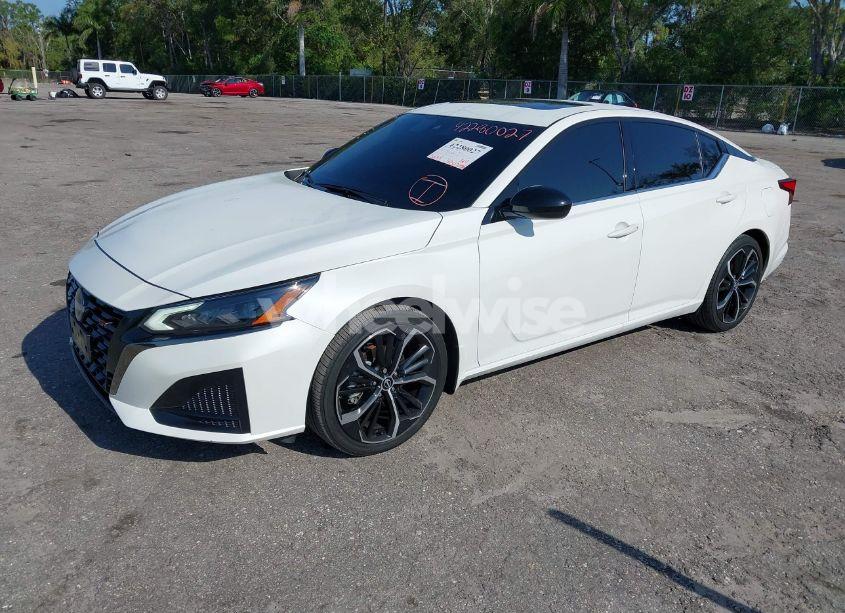 Photo 2 of 2023 Nissan Altima SR FWD (VIN 1N4BL4CV6PN423635)