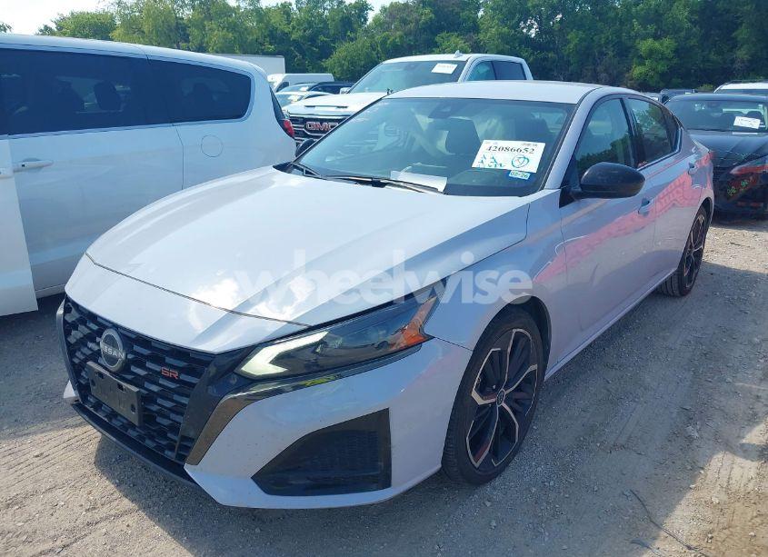 Photo 2 of 2024 Nissan Altima SR FWD (VIN 1N4BL4CV6RN395077)