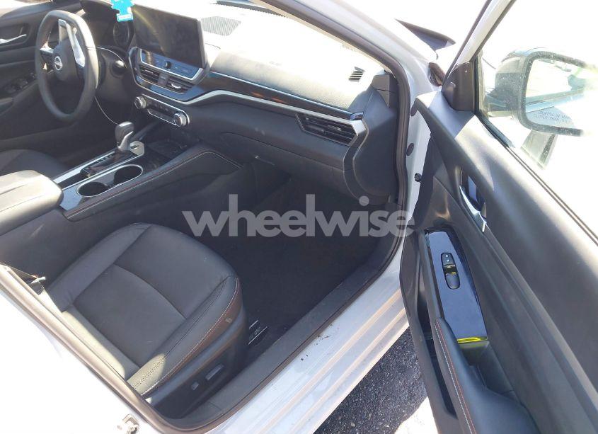 Photo 5 of 2024 Nissan Altima SR FWD (VIN 1N4BL4CV6RN427123)