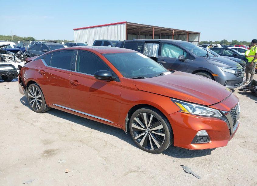 2020 Nissan Altima SR FWD (VIN 1N4BL4CV7LC127383) main photo