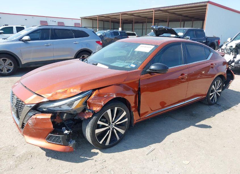 Photo 2 of 2020 Nissan Altima SR FWD (VIN 1N4BL4CV7LC127383)