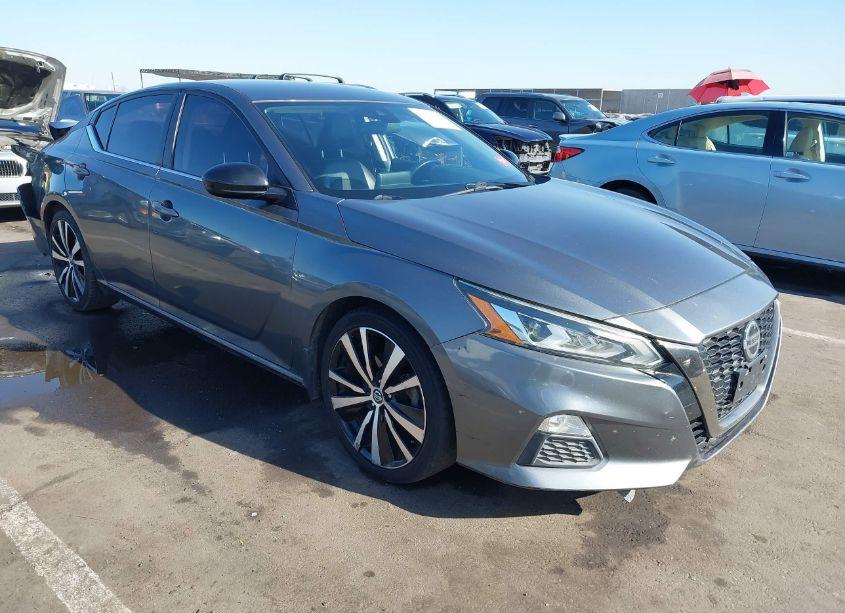 2020 Nissan Altima SR FWD (VIN 1N4BL4CV7LC135984) main photo