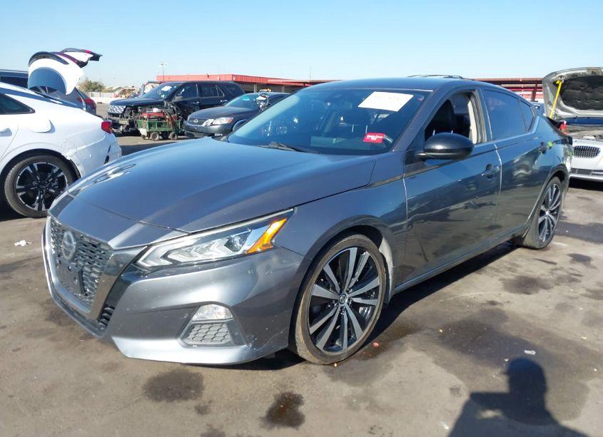 Photo 2 of 2020 Nissan Altima SR FWD (VIN 1N4BL4CV7LC135984)