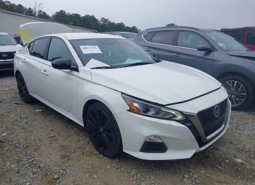 2020 Nissan Altima SR FWD (VIN 1N4BL4CV7LN302266) main photo