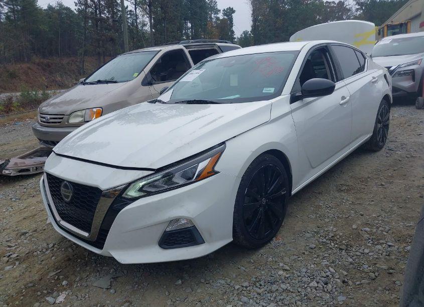 Photo 2 of 2020 Nissan Altima SR FWD (VIN 1N4BL4CV7LN302266)