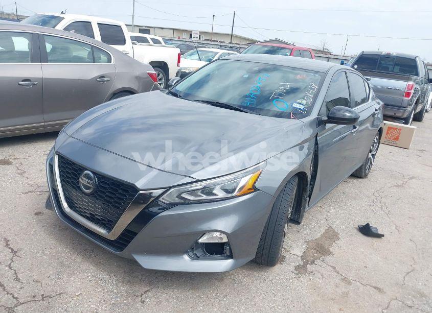 Photo 2 of 2020 Nissan Altima SR FWD (VIN 1N4BL4CV7LN308438)