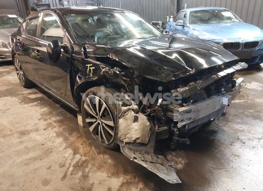 2020 Nissan Altima SR FWD (VIN 1N4BL4CV7LN310562) main photo