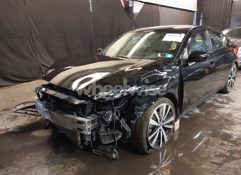 Photo 2 of 2020 Nissan Altima SR FWD (VIN 1N4BL4CV7LN310562)