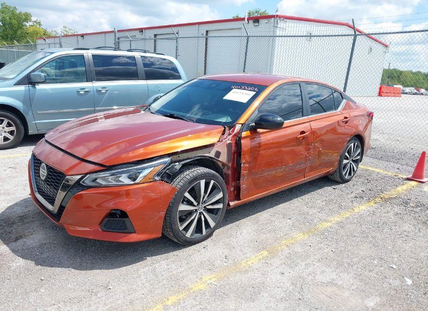 Photo 2 of 2022 Nissan Altima SR FWD (VIN 1N4BL4CV7NN310211)