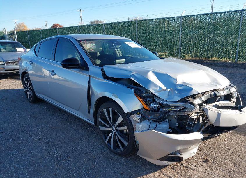 2022 Nissan Altima SR FWD (VIN 1N4BL4CV7NN344780) main photo