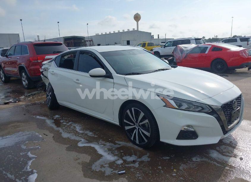 2022 Nissan Altima SR FWD (VIN 1N4BL4CV7NN366598) main photo