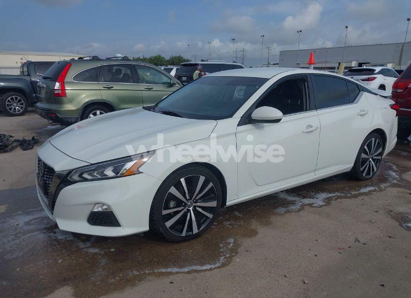 Photo 2 of 2022 Nissan Altima SR FWD (VIN 1N4BL4CV7NN366598)