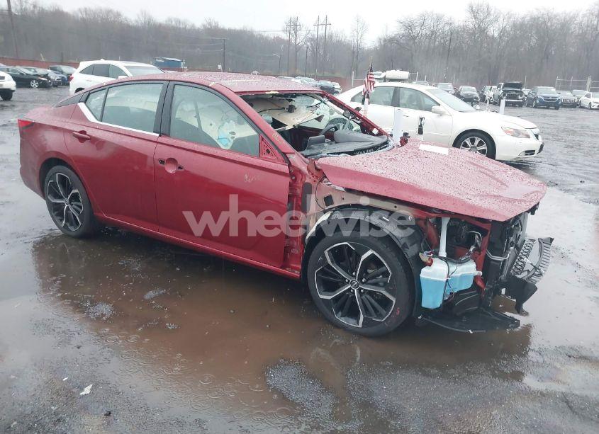 2023 Nissan Altima SR FWD (VIN 1N4BL4CV7PN399698) main photo