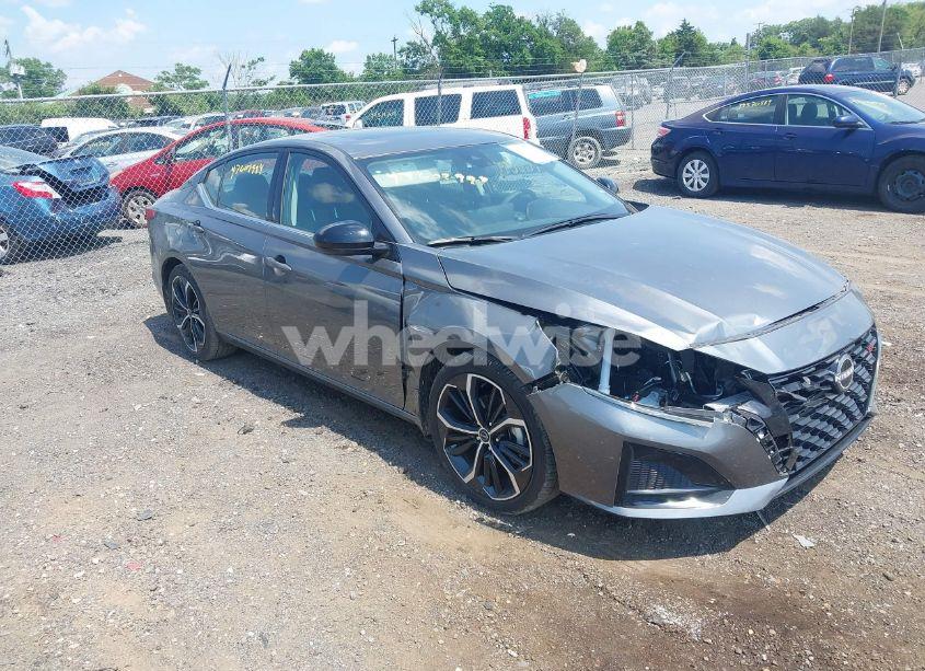 2025 Nissan Altima SR FWD (VIN 1N4BL4CV7SN355774) main photo