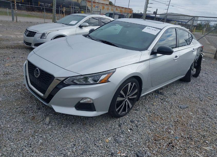 Photo 2 of 2020 Nissan Altima SR FWD (VIN 1N4BL4CV8LC168086)