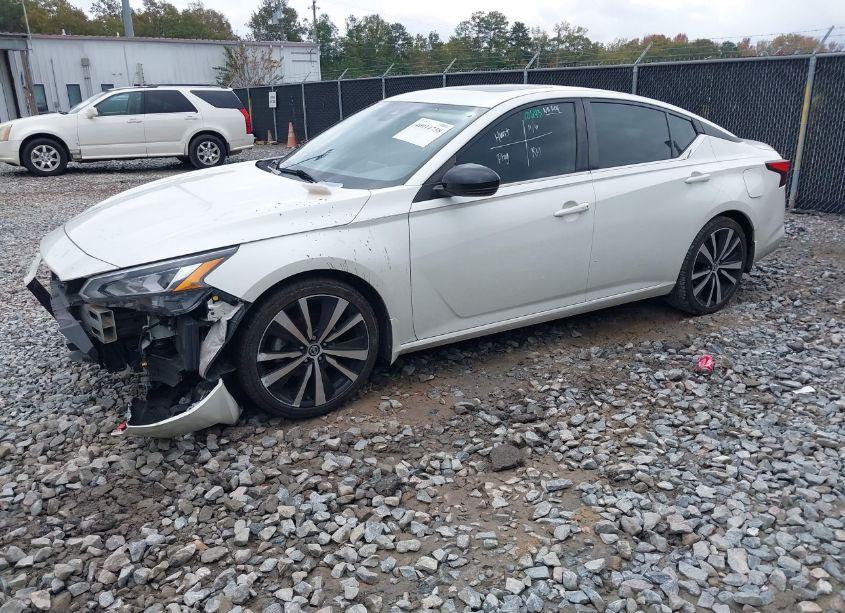 Photo 2 of 2020 Nissan Altima SR FWD (VIN 1N4BL4CV8LC211664)