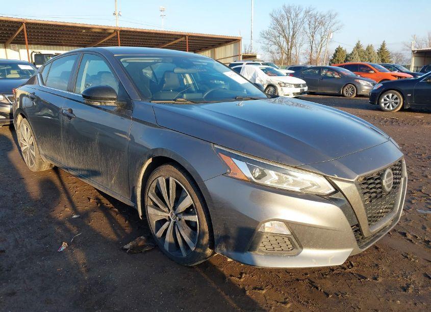 2020 Nissan Altima SR FWD (VIN 1N4BL4CV8LC266227) main photo