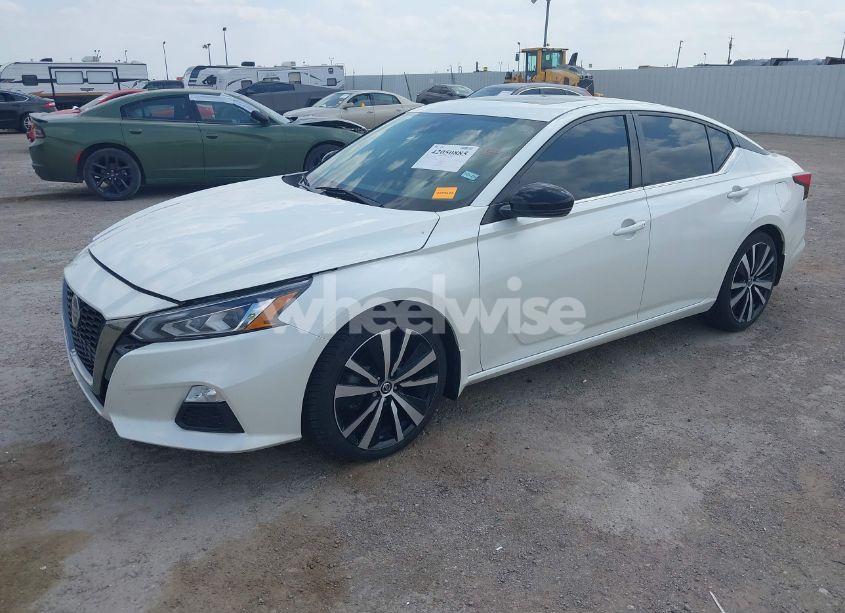 Photo 2 of 2020 Nissan Altima SR FWD (VIN 1N4BL4CV8LC275140)