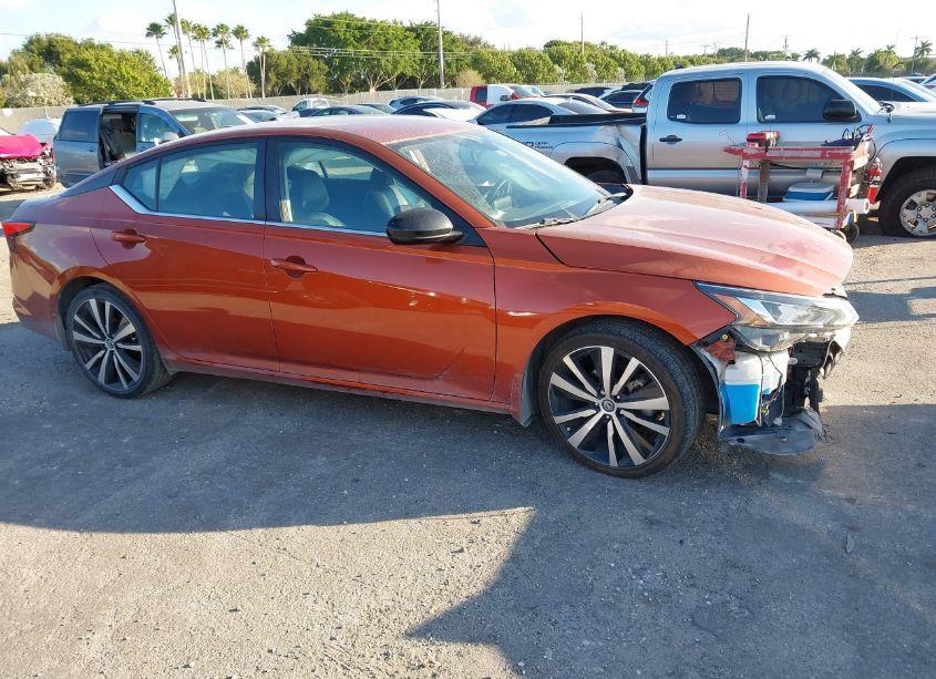 2021 Nissan Altima SR FWD (VIN 1N4BL4CV8MN330305) main photo