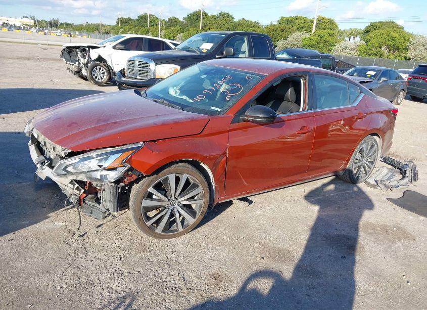 Photo 2 of 2021 Nissan Altima SR FWD (VIN 1N4BL4CV8MN330305)