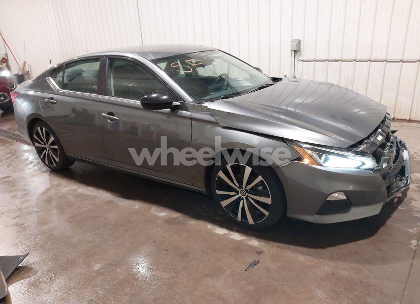 2022 Nissan Altima SR FWD (VIN 1N4BL4CV8NN321539) main photo
