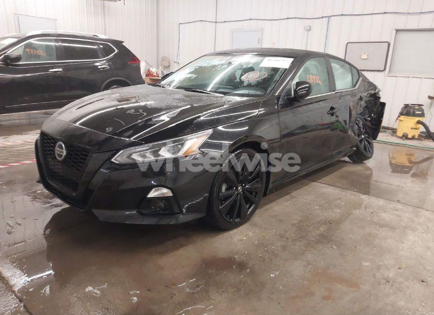 Photo 2 of 2022 Nissan Altima SR FWD (VIN 1N4BL4CV8NN421544)
