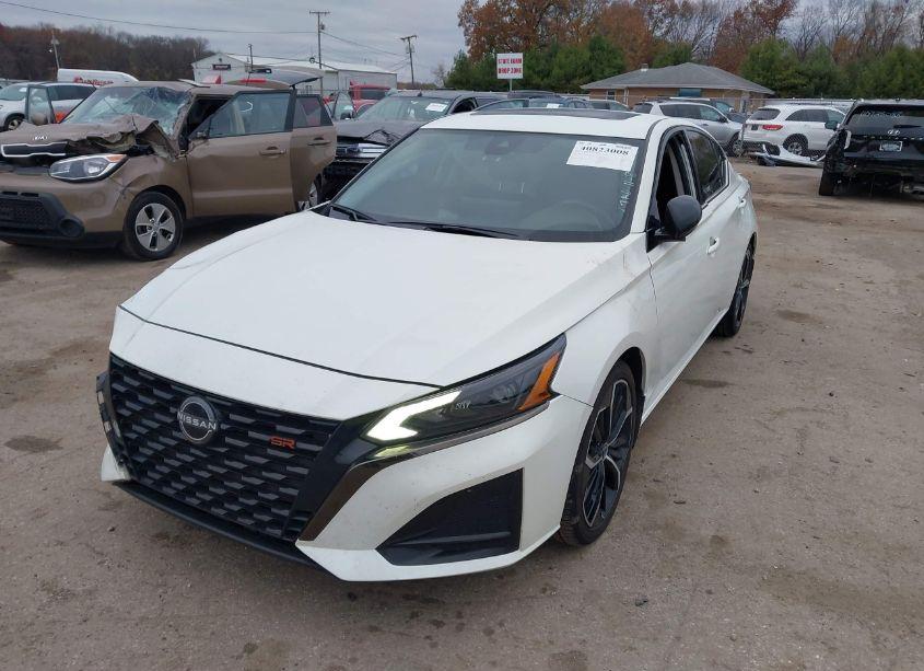 Photo 2 of 2023 Nissan Altima SR FWD (VIN 1N4BL4CV8PN302623)