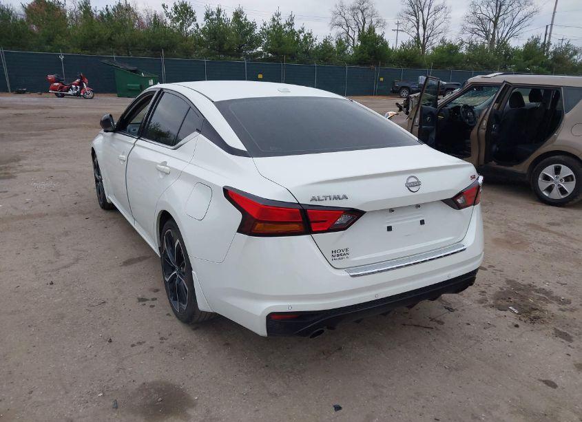 Photo 3 of 2023 Nissan Altima SR FWD (VIN 1N4BL4CV8PN302623)