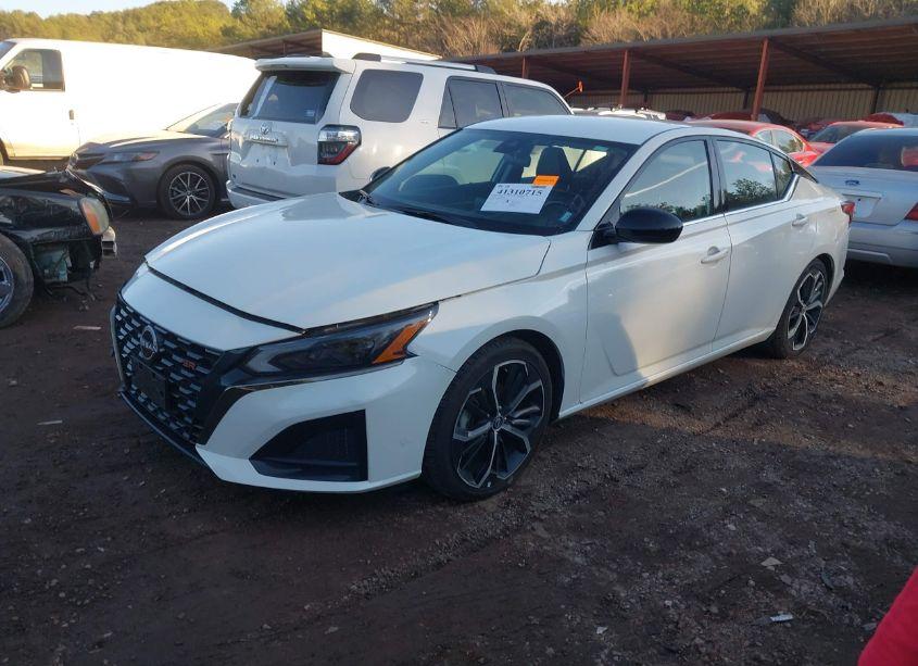 Photo 2 of 2023 Nissan Altima N/A (VIN 1N4BL4CV8PN366970)