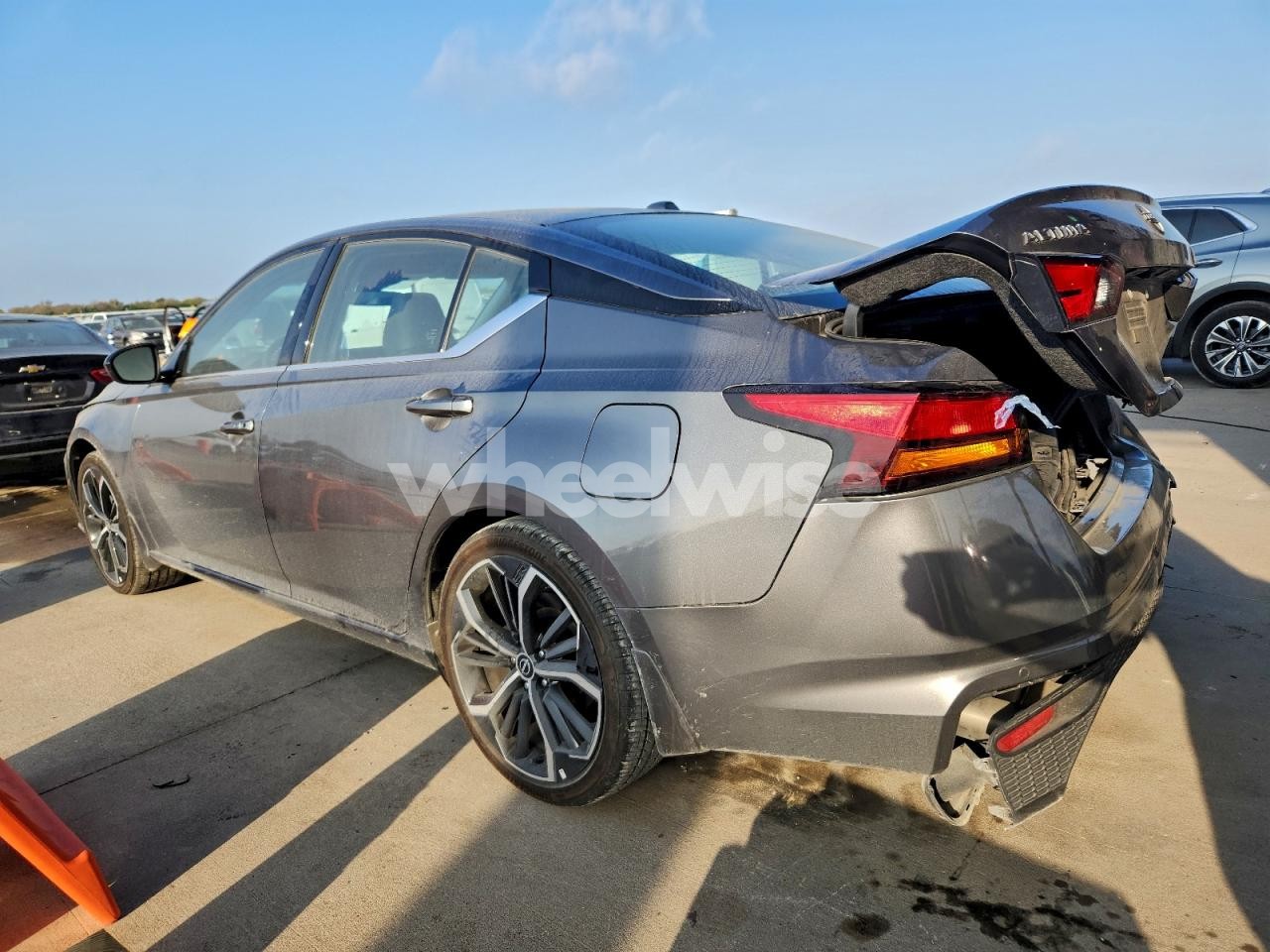 Photo 2 of 2025 NISSAN ALTIMA SR N/A (VIN 1N4BL4CV8SN316059)