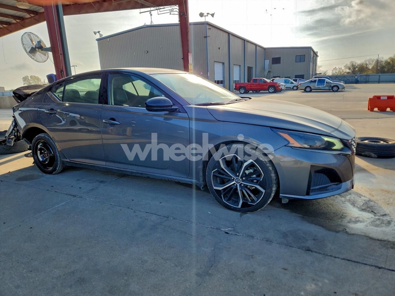 Photo 4 of 2025 NISSAN ALTIMA SR N/A (VIN 1N4BL4CV8SN316059)