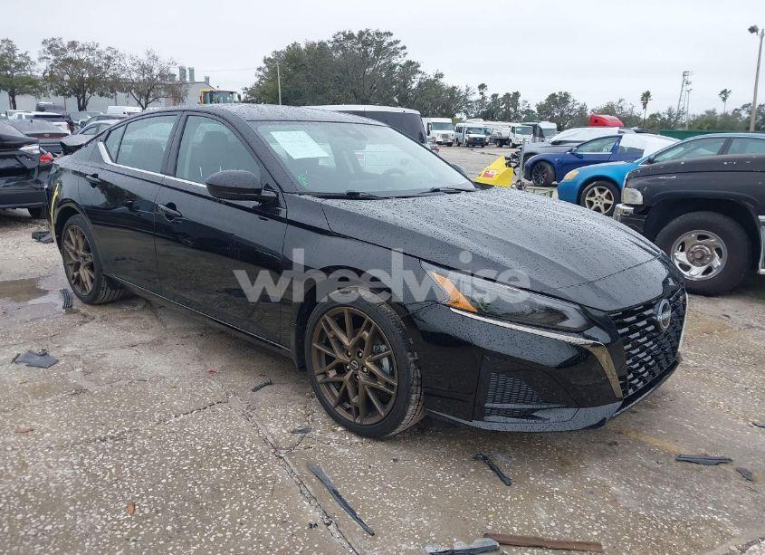 2025 Nissan Altima SR FWD (VIN 1N4BL4CV8SN325246) main photo