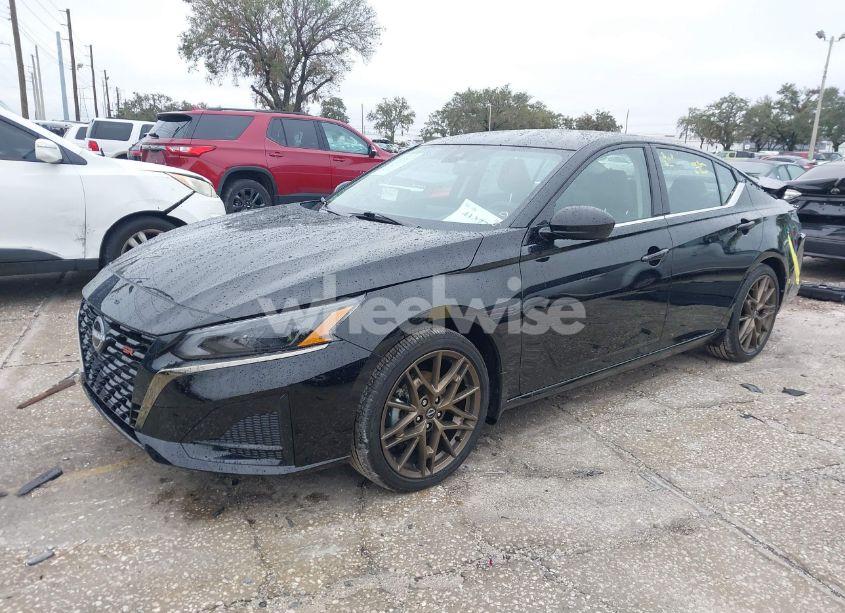 Photo 2 of 2025 Nissan Altima SR FWD (VIN 1N4BL4CV8SN325246)