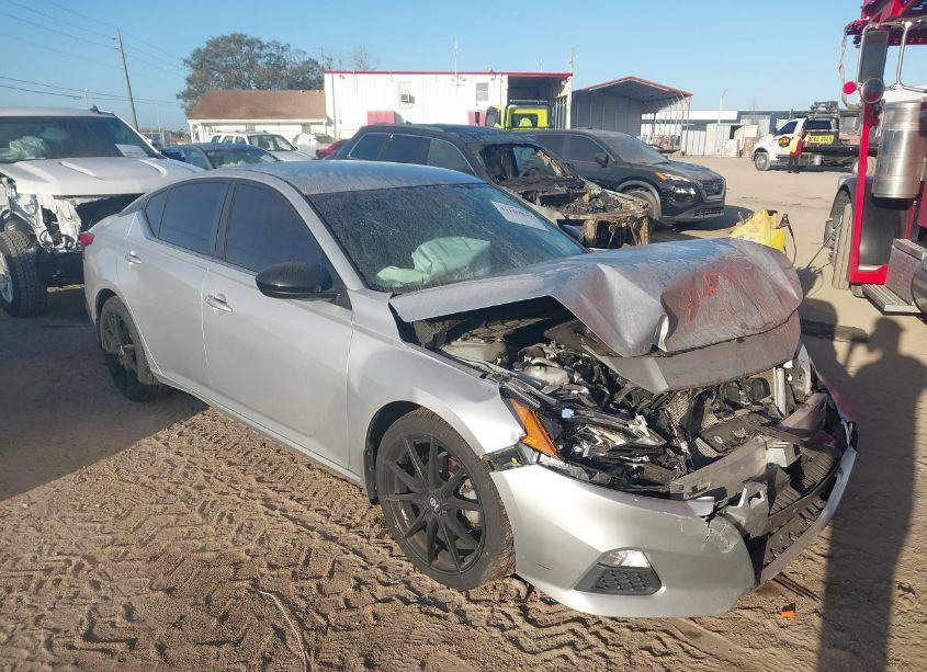 2020 Nissan Altima SR FWD (VIN 1N4BL4CV9LC116403) main photo