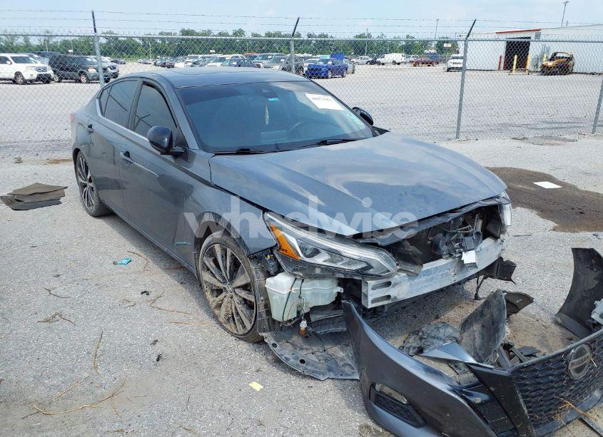 2020 Nissan Altima SR FWD (VIN 1N4BL4CV9LC119835) main photo